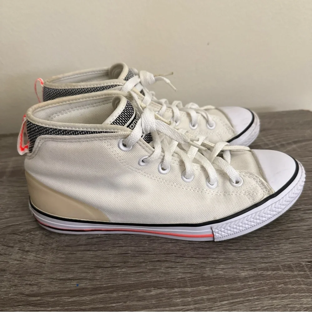 Converse Boys Chuck‎ Taylor All Star size 6